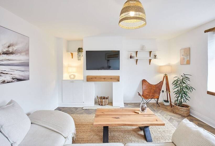 Host Stay Tally House