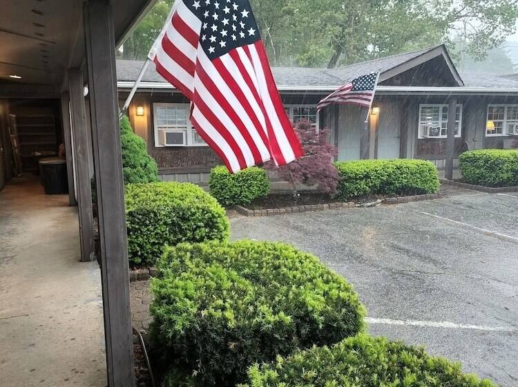 ホテル The Inn At Shady Lawn