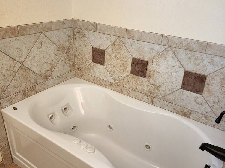 Отель The Inn At Shady Lawn