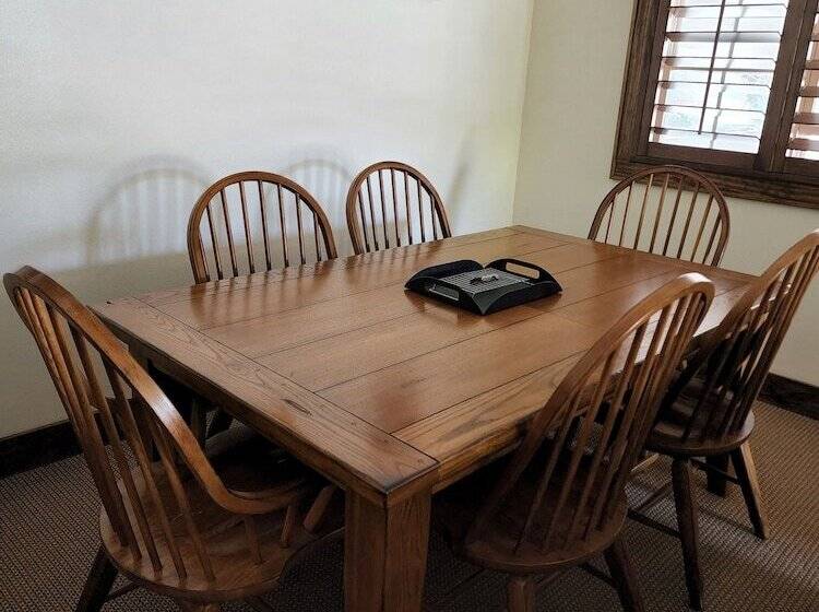 Отель The Inn At Shady Lawn