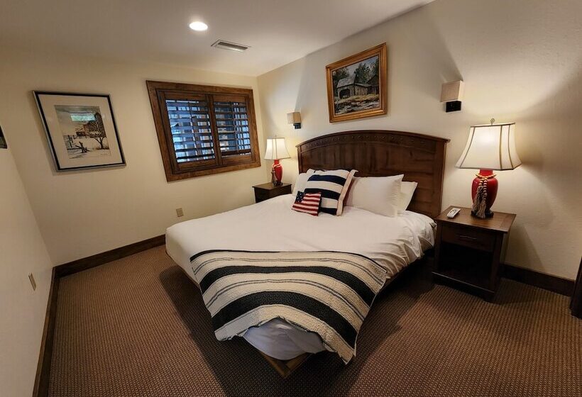 Отель The Inn At Shady Lawn