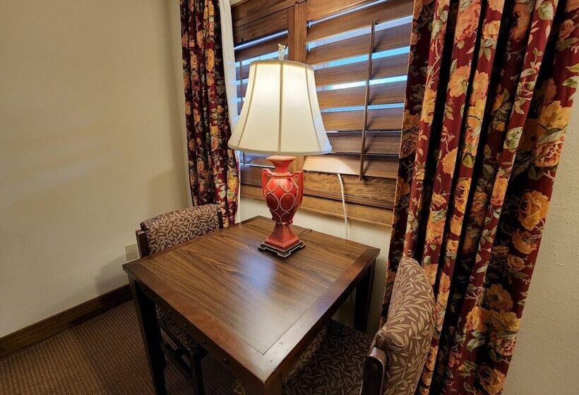 Отель The Inn At Shady Lawn