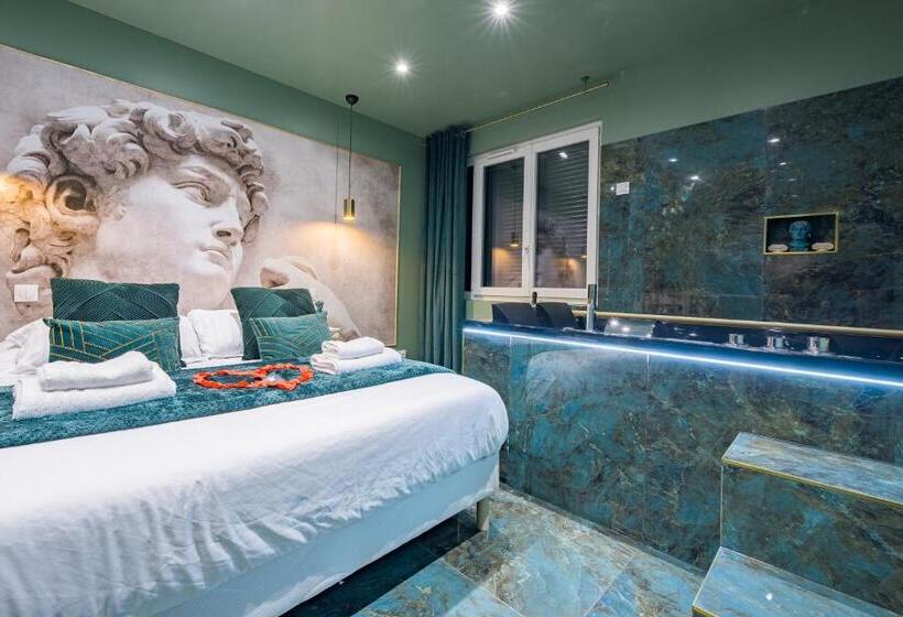 Le Musée D’aphrodite / Jacuzzi