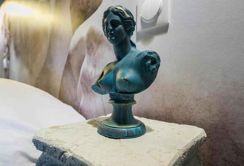 Le Musée D’aphrodite / Jacuzzi