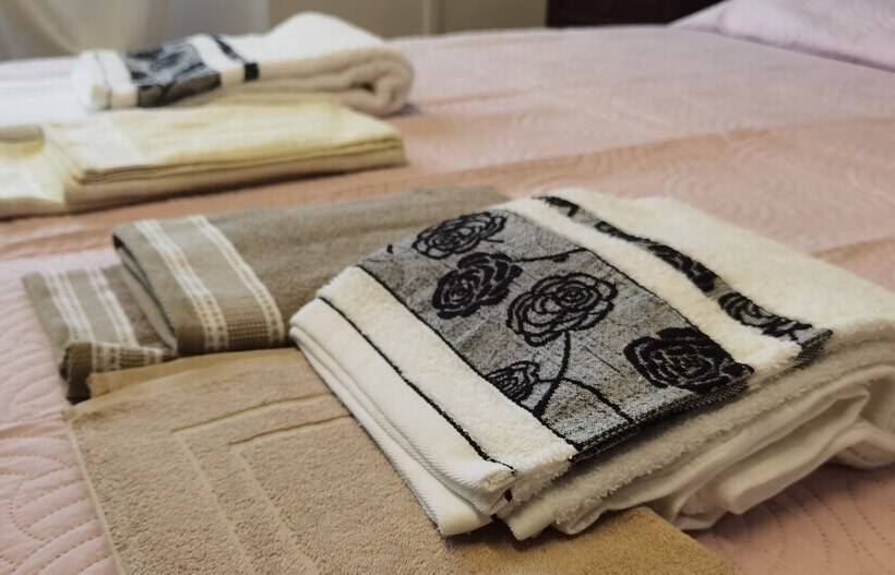 Пансион Angela Home Rooms