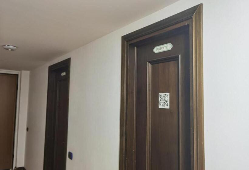 Пансион Angela Home Rooms