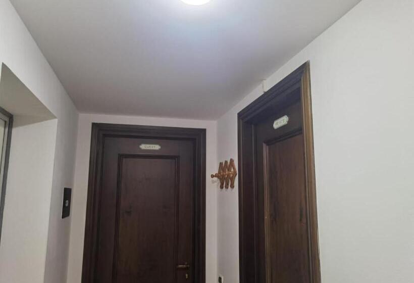 Пансион Angela Home Rooms