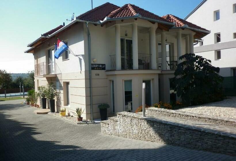 פנסיון Luxury Villa Heviz