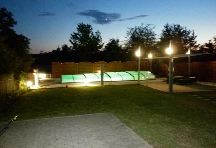 פנסיון Luxury Villa Heviz