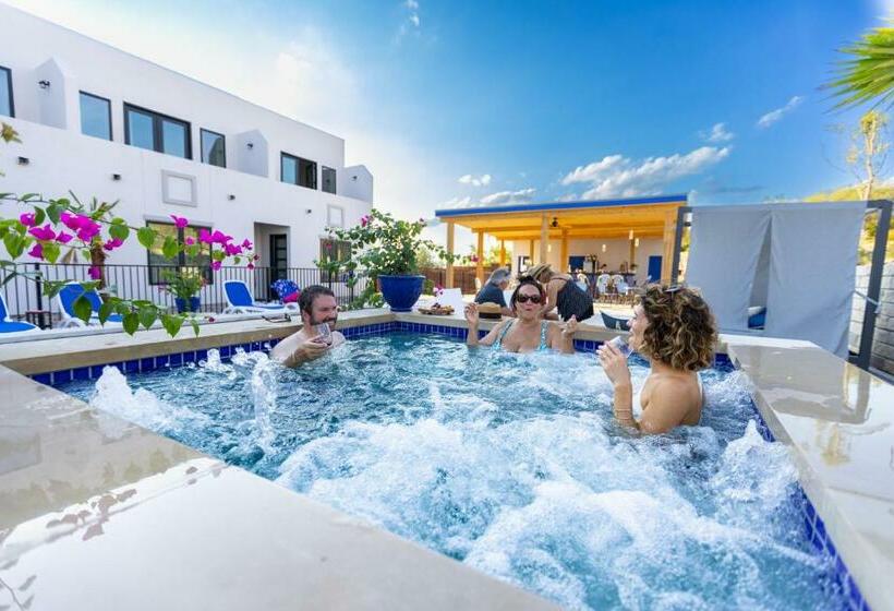 The Bentley Hotel On 290