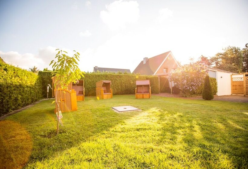 ベッドアンドブレックファースト Das Kleine Glück   Adults Only