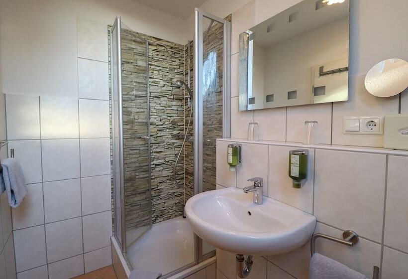 ベッドアンドブレックファースト Das Kleine Glück   Adults Only