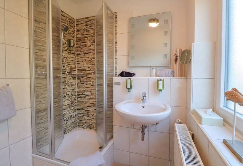 ベッドアンドブレックファースト Das Kleine Glück   Adults Only