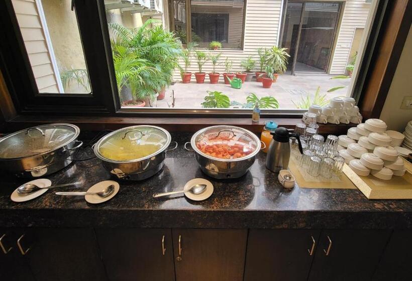 Uds Villa Scandinavian B&b   Next To Vfs