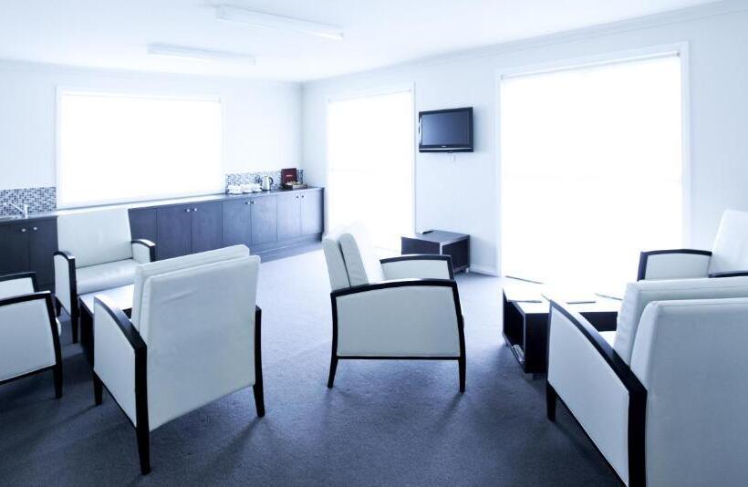 בית מלון כפרי Century Inn