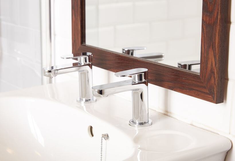 호텔 Corner House Inn By Greene King Inns