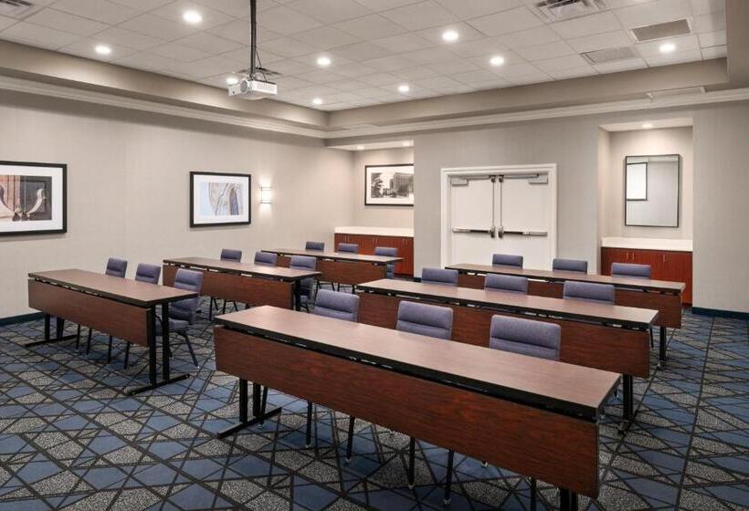 호텔 Courtyard By Marriott St. Petersburg Downtown