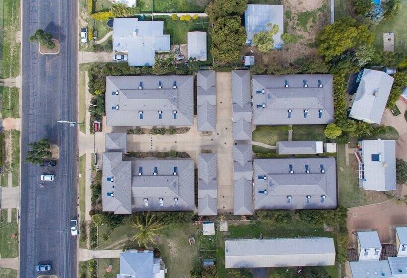 هتل Emerald Inn By Travellers