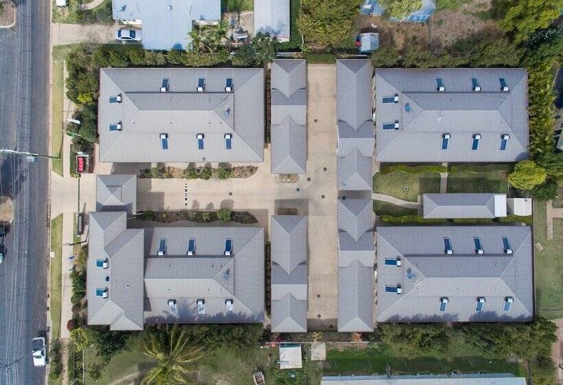 فندق Emerald Inn By Travellers