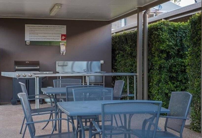 هتل Emerald Inn By Travellers