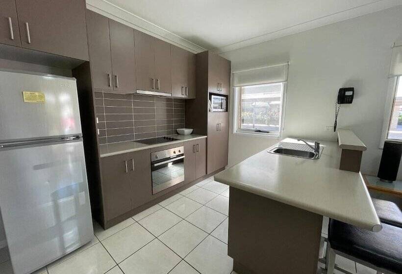 فندق Emerald Inn By Travellers