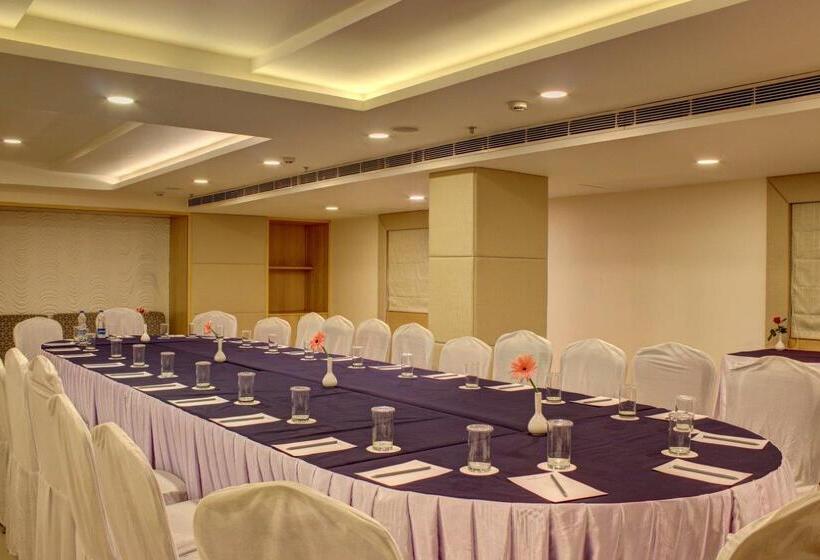 ホテル Golden Tulip  Jaipur