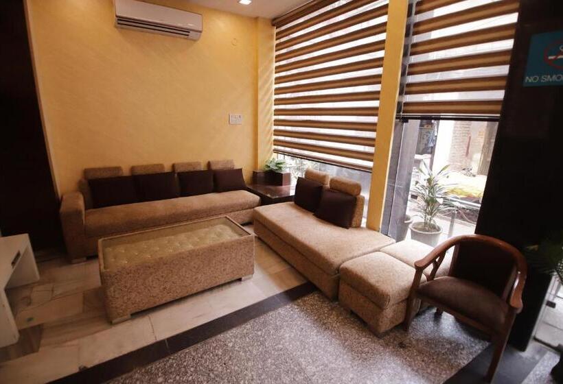 Отель Golden Wings