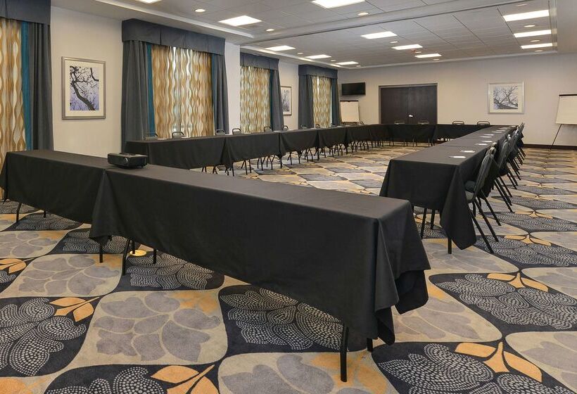 هتل Hampton Inn & Suites Des Moines Downtown