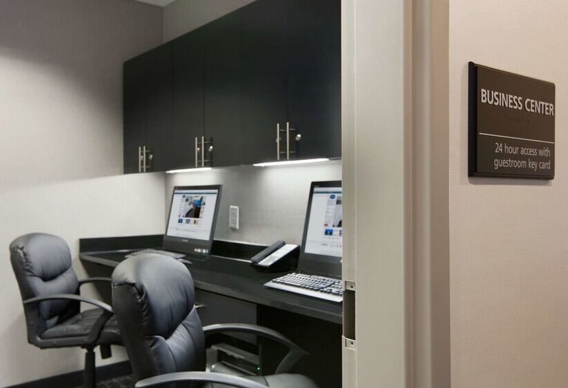 فندق Hampton Inn & Suites Roanoke Airport