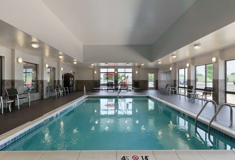 فندق Hampton Inn & Suites Roanoke Airport