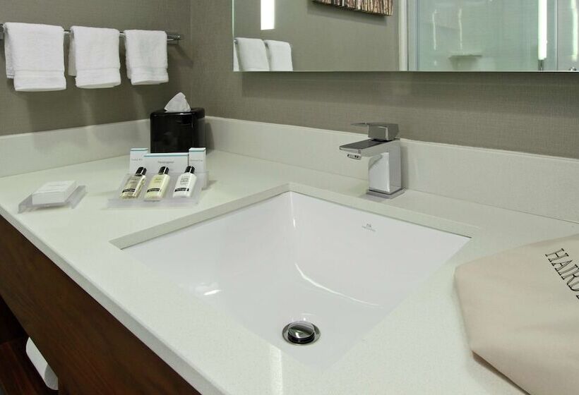 هتل Hilton Garden Inn New York/midtown Park Ave