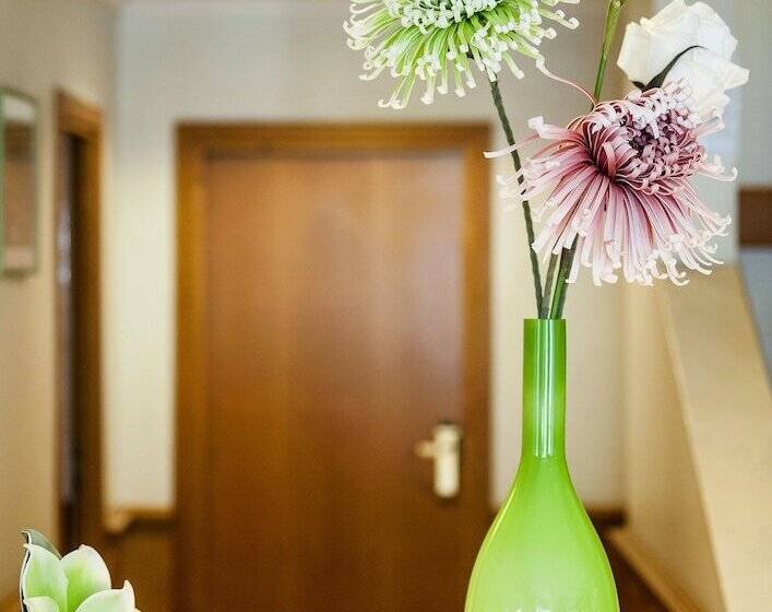 Отель Holiday Club Apartman