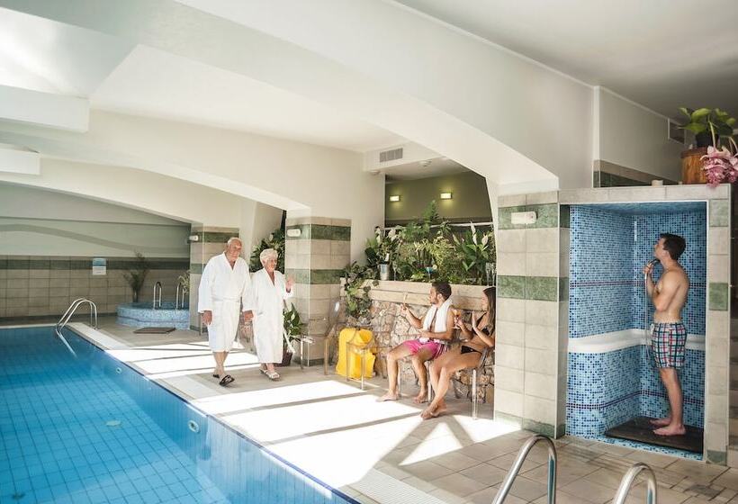 Отель Holiday Club Apartman