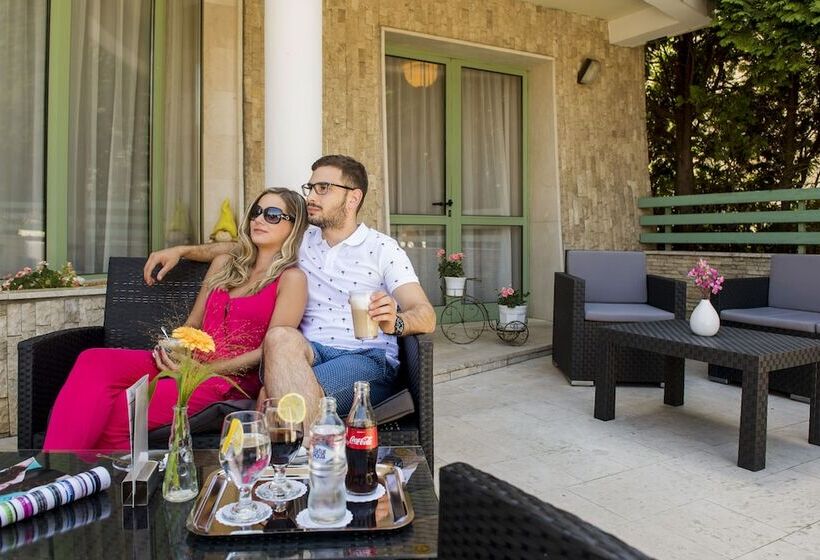 Отель Holiday Club Apartman