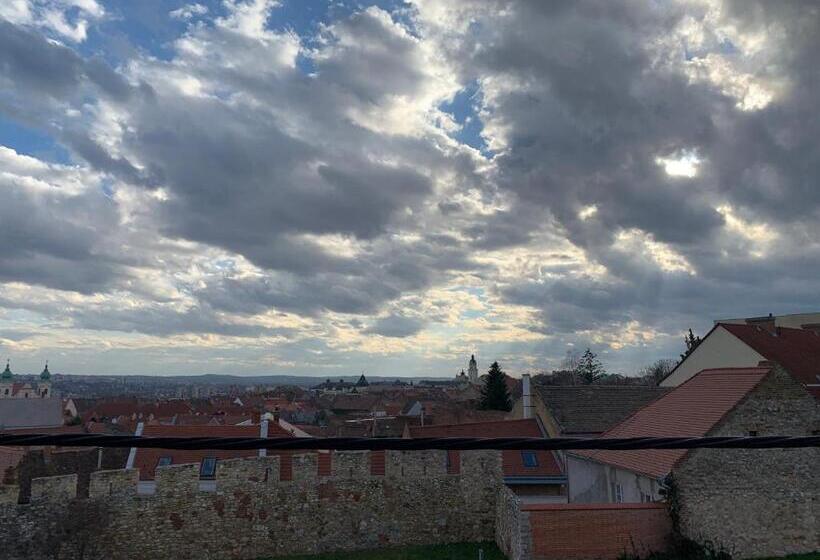 فندق Várfal Wellness Panzió