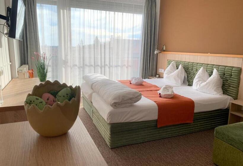 فندق Várfal Wellness Panzió