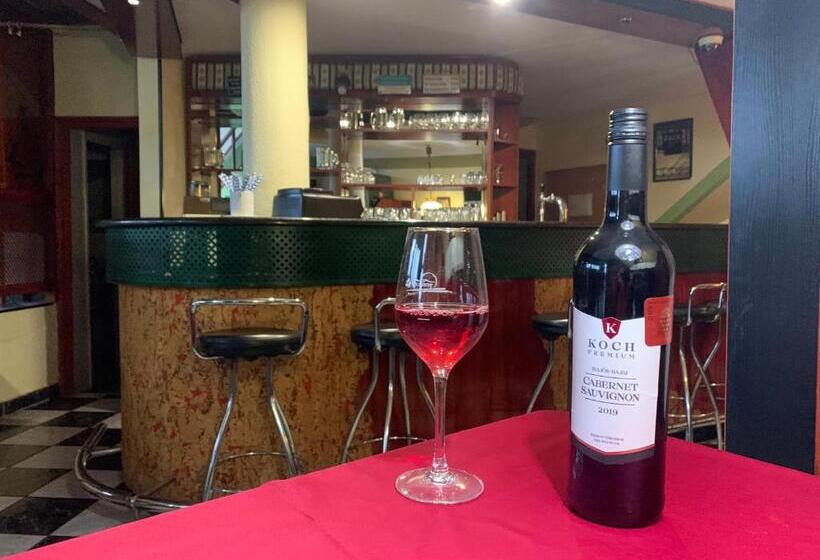 فندق Várfal Wellness Panzió