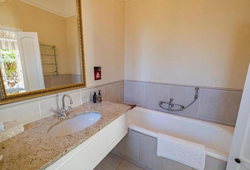 هتل Lemon Tree Lane