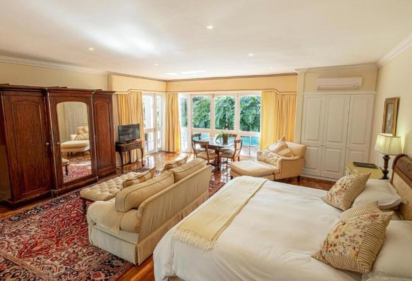 هتل Lemon Tree Lane