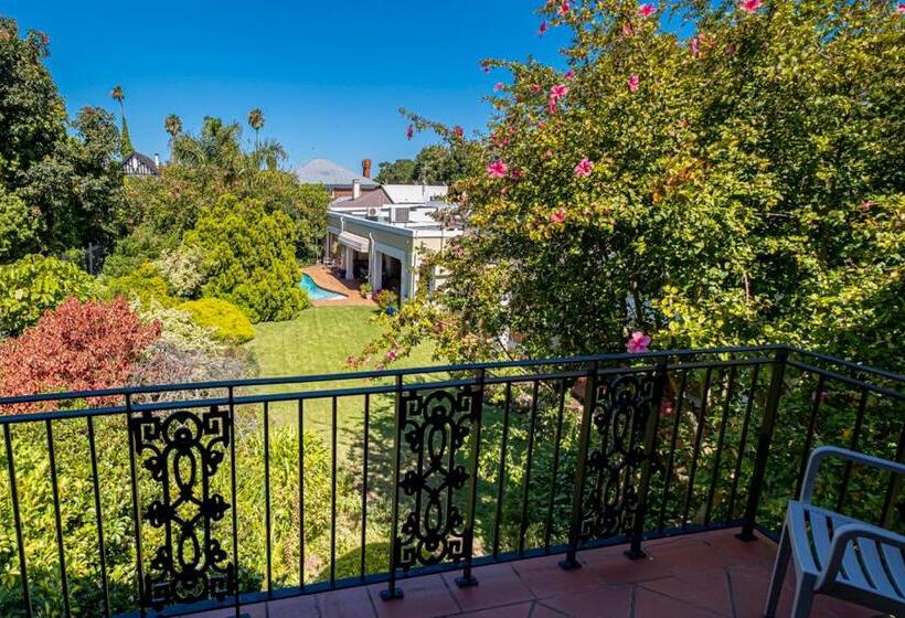 هتل Lemon Tree Lane