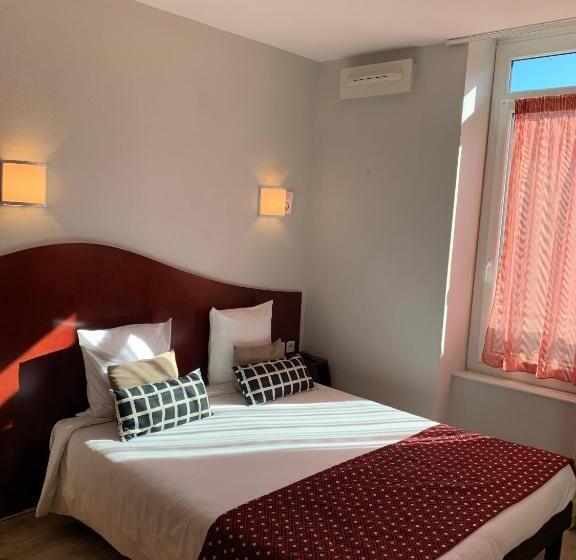 Отель Les Commercants