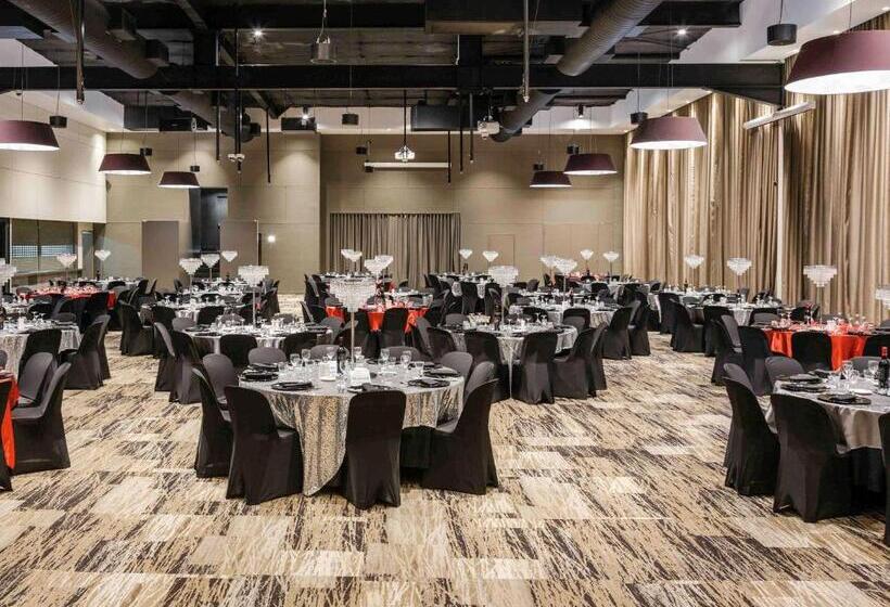 Отель Mantra Gladstone