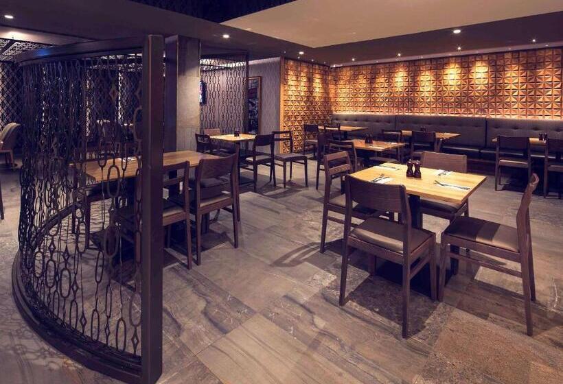 Отель Mantra Gladstone