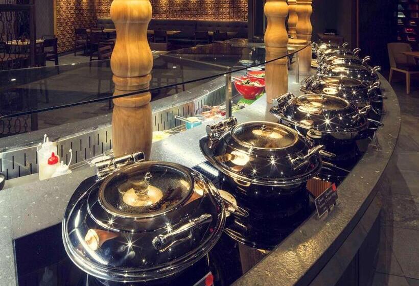 Отель Mantra Gladstone