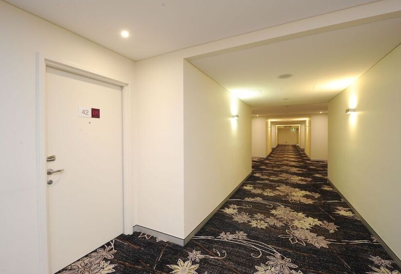 Отель Mantra Gladstone