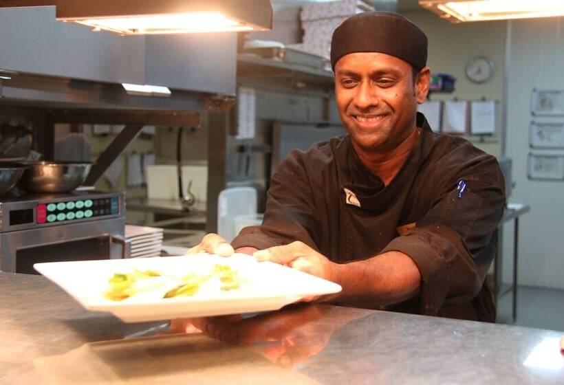 Отель Mantra Gladstone