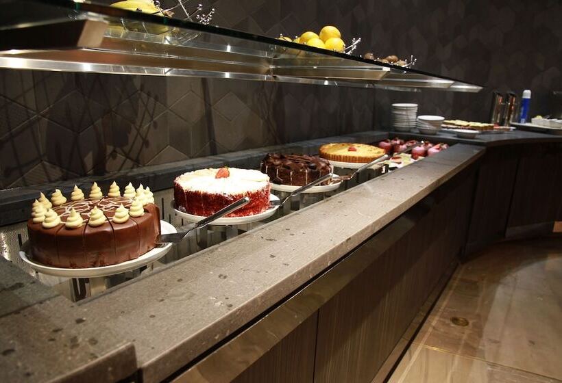 Отель Mantra Gladstone