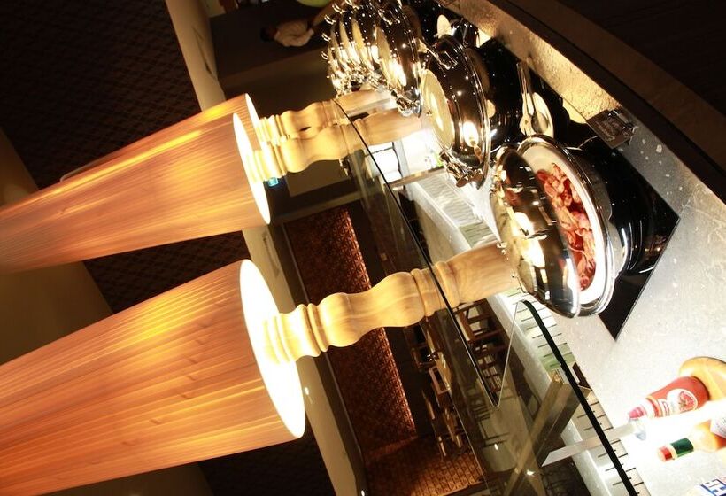 Отель Mantra Gladstone