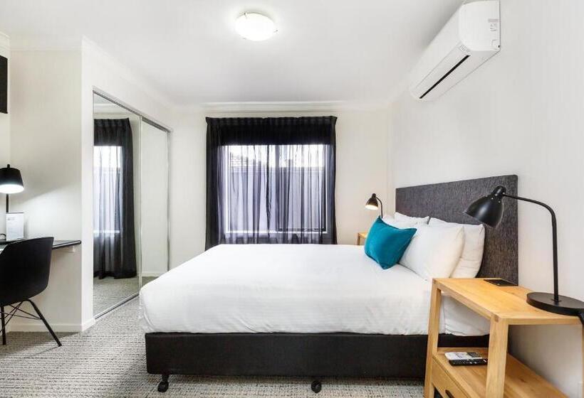 בית מלון כפרי Quest Sale