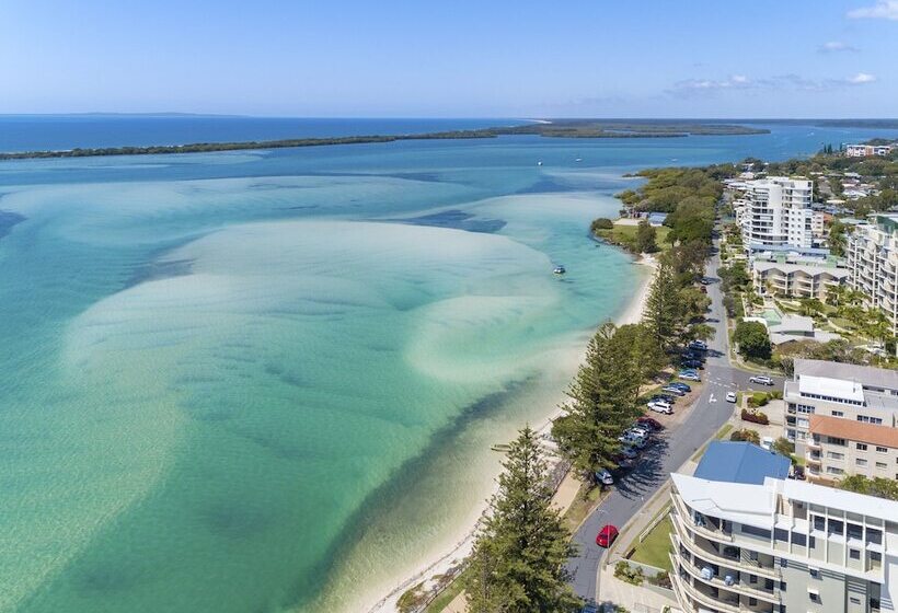 هتل Ramada Resort By Wyndham Golden Beach